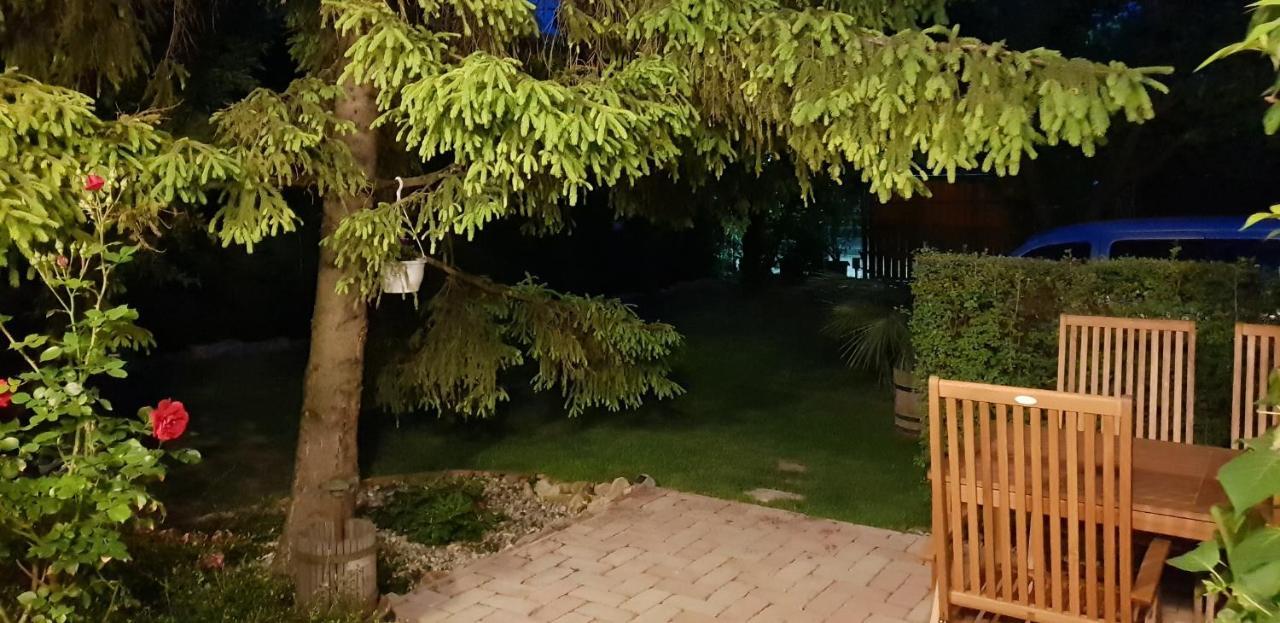 Fuered Deluxe Garden Apartment Balatonfured Exterior photo