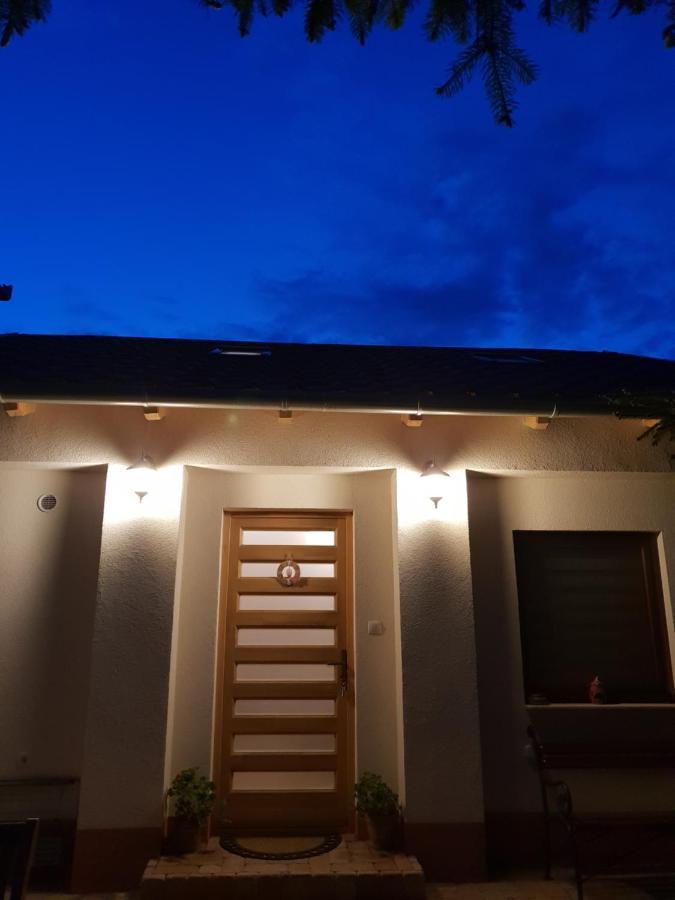 Fuered Deluxe Garden Apartment Balatonfured Exterior photo