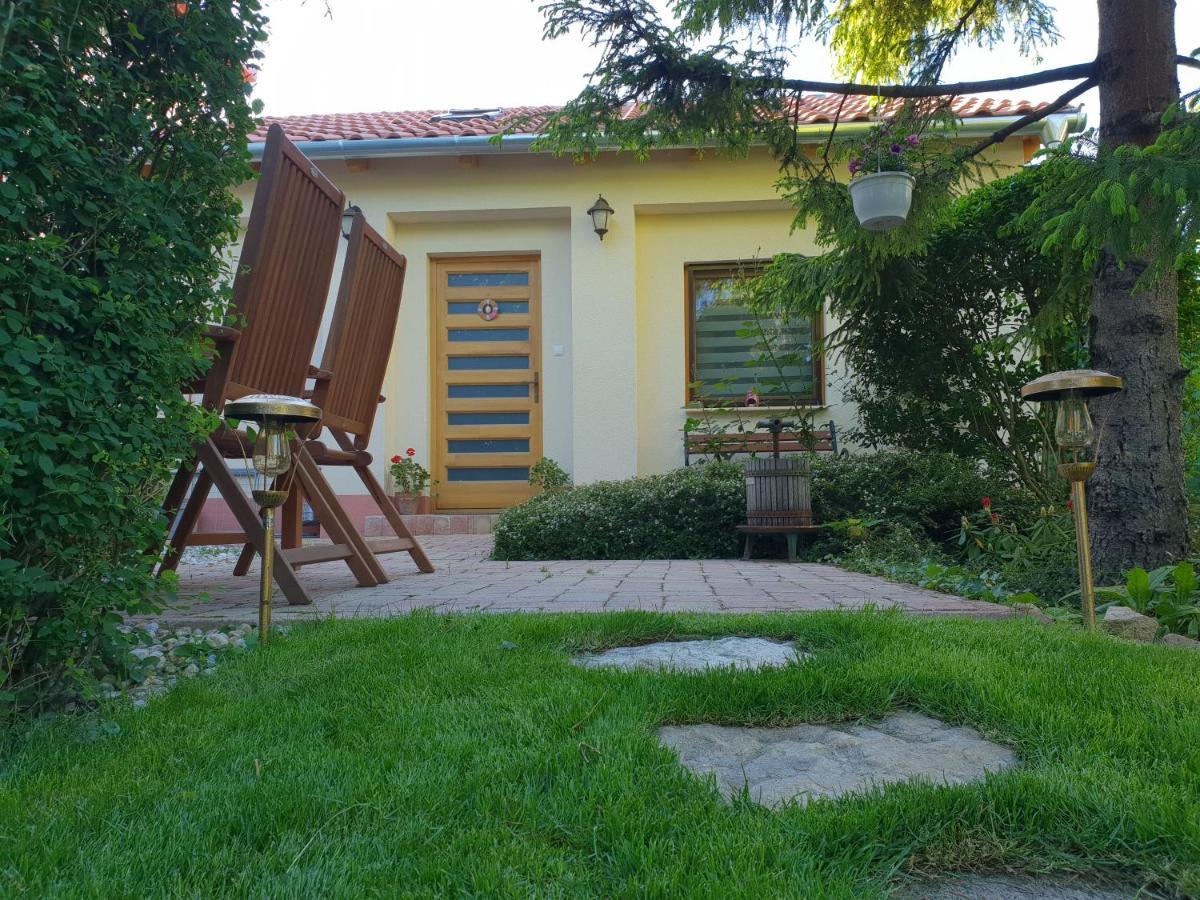 Fuered Deluxe Garden Apartment Balatonfured Exterior photo