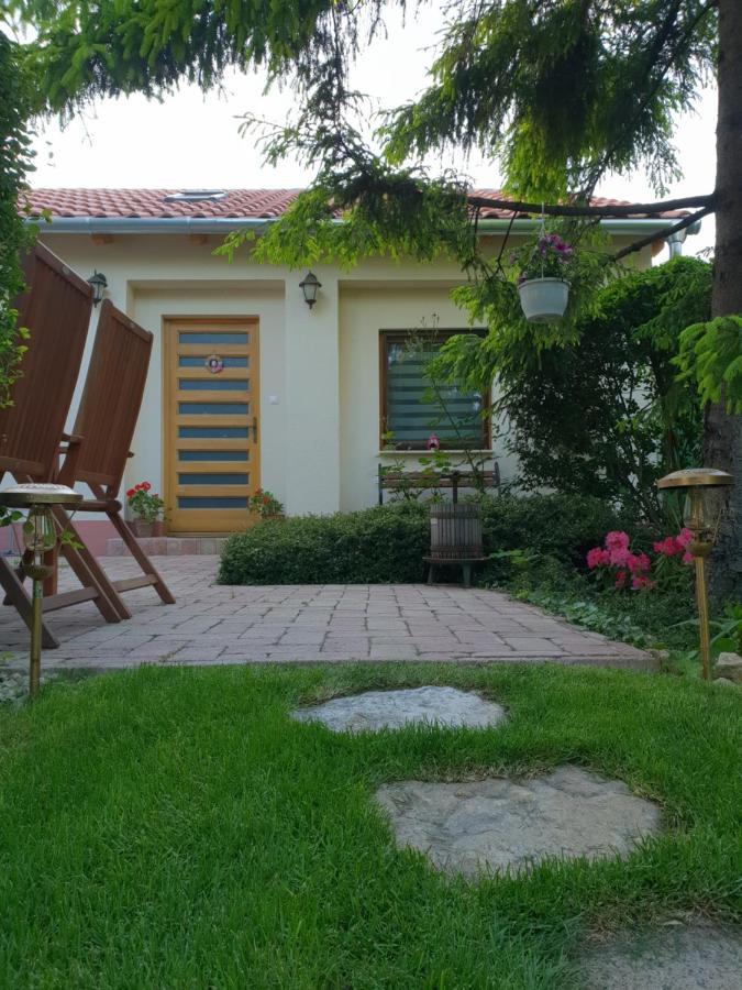 Fuered Deluxe Garden Apartment Balatonfured Exterior photo