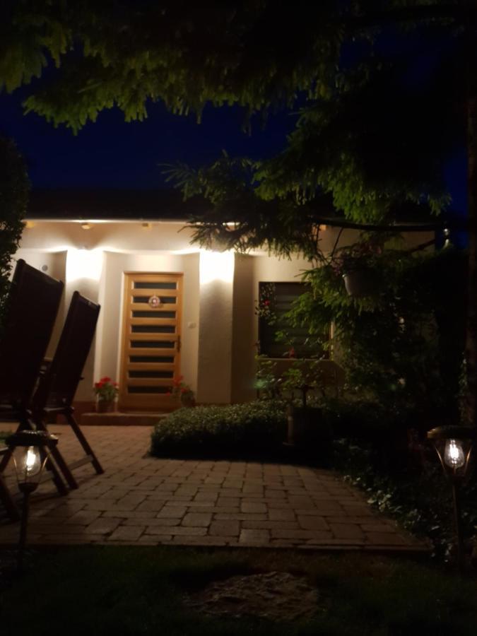 Fuered Deluxe Garden Apartment Balatonfured Exterior photo