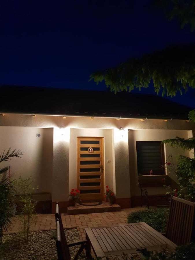 Fuered Deluxe Garden Apartment Balatonfured Exterior photo