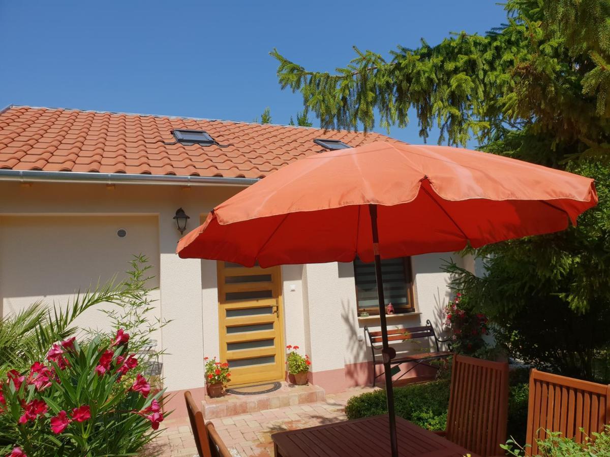 Fuered Deluxe Garden Apartment Balatonfured Exterior photo