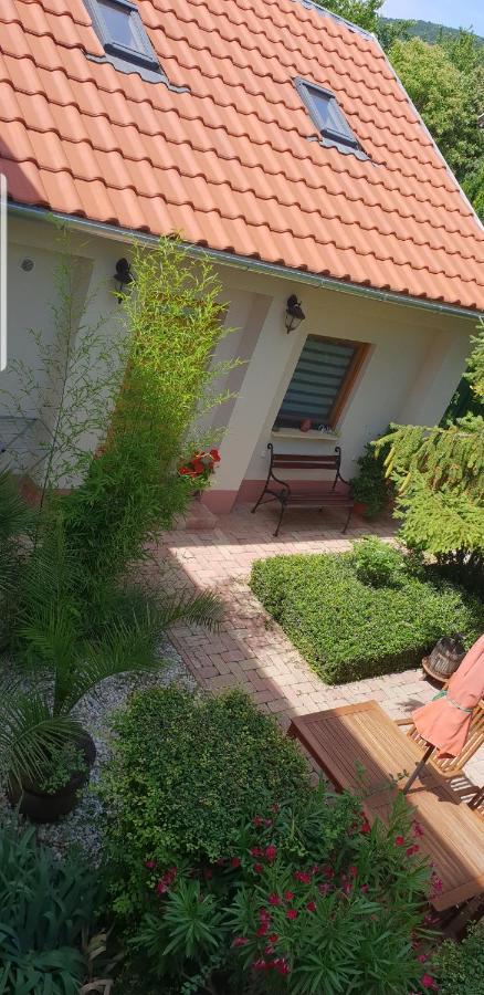 Fuered Deluxe Garden Apartment Balatonfured Exterior photo